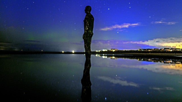Aurora boreal ilumina céu noturno da Escócia; veja as imagens