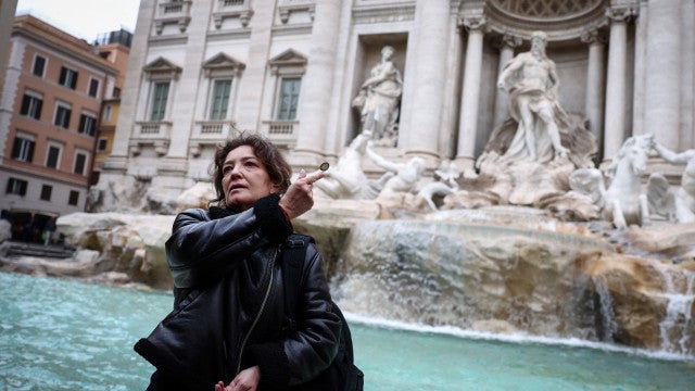 O que acontece às moedas atiradas para a Fontana di Trevi? Descubra aqui