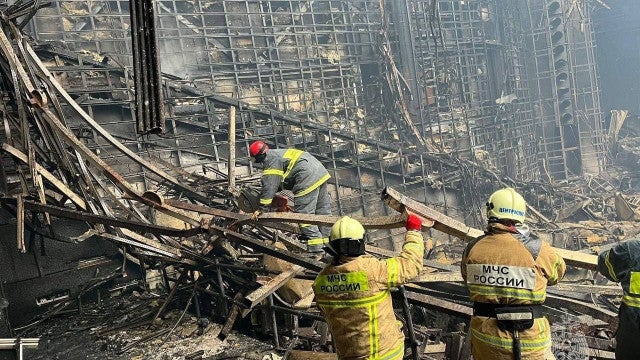 Vídeo mostra destruição em sala de espetáculos de Moscou após atentado