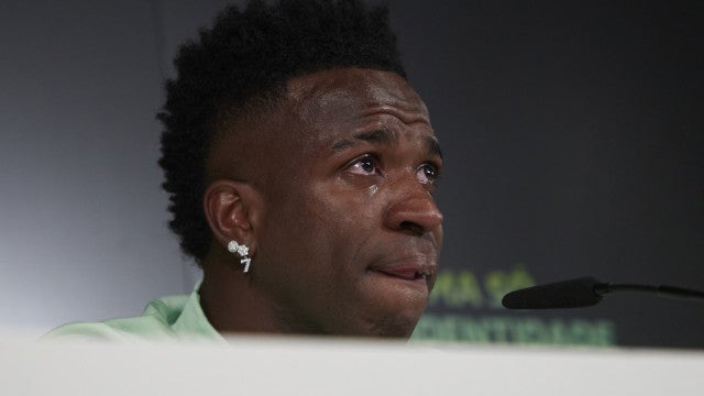 Vinicius Jr chora ao falar de racismo