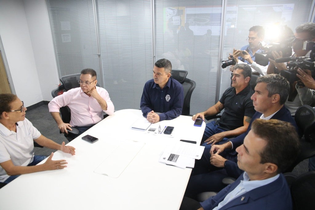 Presidente Botelho participa de reunião que busca ações de segurança para os motoristas por aplicativo