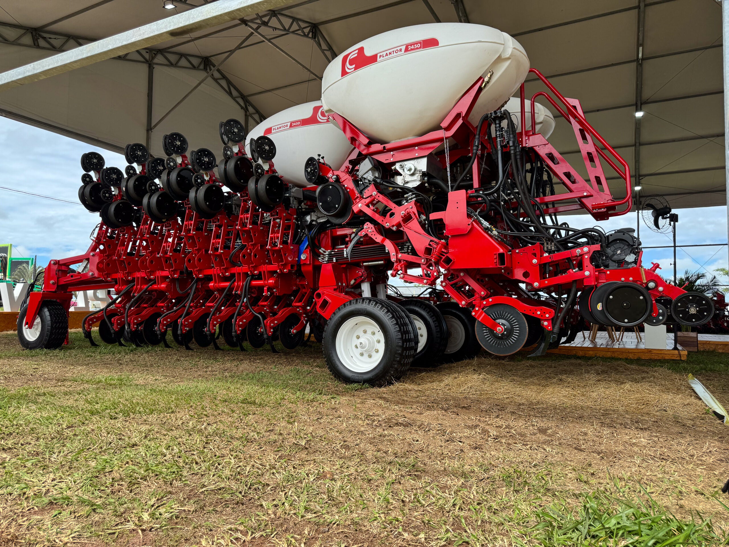 Argentina Crucianelli estreia na Agrishow com plantadeiras autotransportáveis e robustas