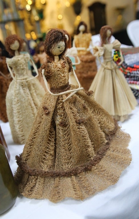 Feira de artesanato reúne expositoras do Conselho estadual dos Direito da Mulher