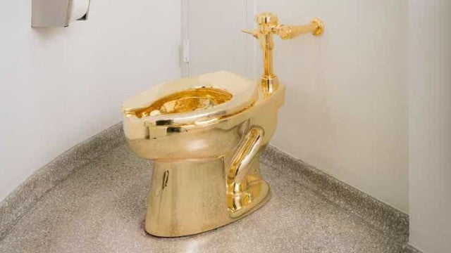 Homem assume que roubou privada de ouro avaliada em R$ 30 milhões