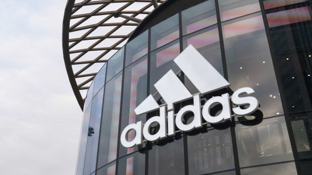 Adidas bane personalização em camisa da Alemanha por semelhança a tropa nazista