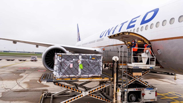 Avião regressa a aeroporto de partida após "conteúdo" do banheiro vazar