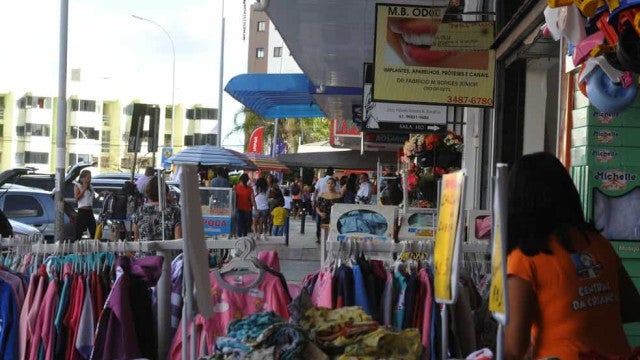 Vendas do comércio varejista sobem 1,0% em fevereiro ante janeiro, afirma IBGE