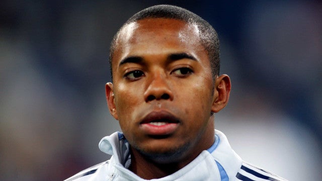 Robinho é liberado para partidas de futebol, aulas de inglês, teatro e música na cadeia