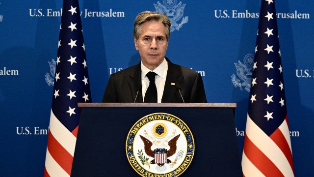 Após detenções, Blinken diz que atos em universidades dos EUA fazem parte da democracia