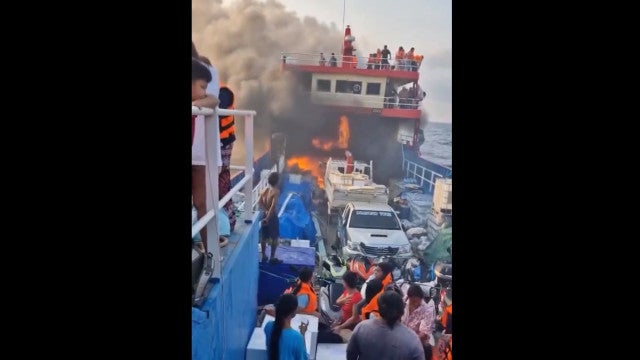 Incêndio em balsa no Golfo da Tailândia deixa passageiros em pânico
