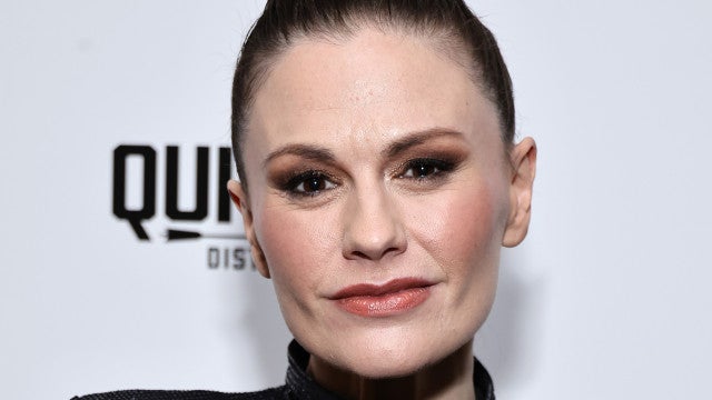 Atriz vencedora do Oscar preocupa fãs ao aparecer de bengala em evento