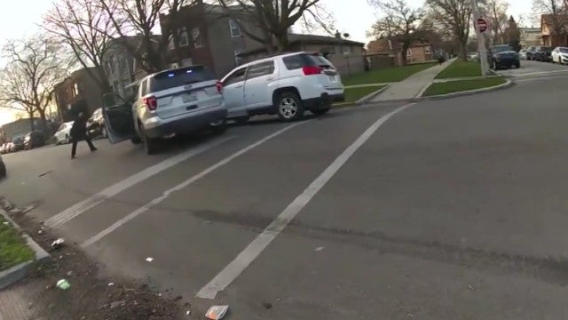 Policiais atiram 96 vezes contra homem negro que estava sem cinto nos EUA