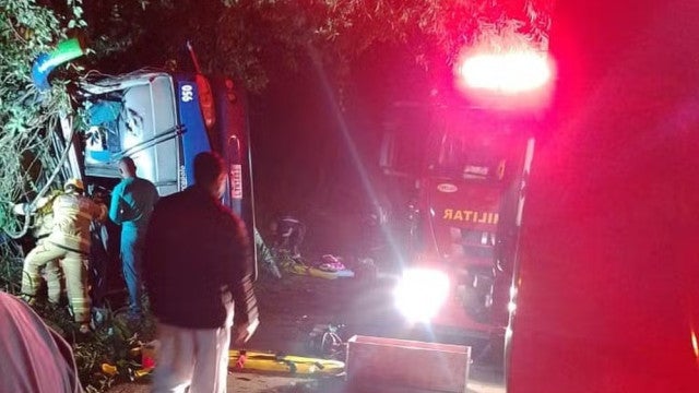 Corpos de vítimas mortas em acidente são trocados e velório é adiado