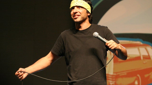 Comediante expulsa mãe que amamentava bebê durante espetáculo