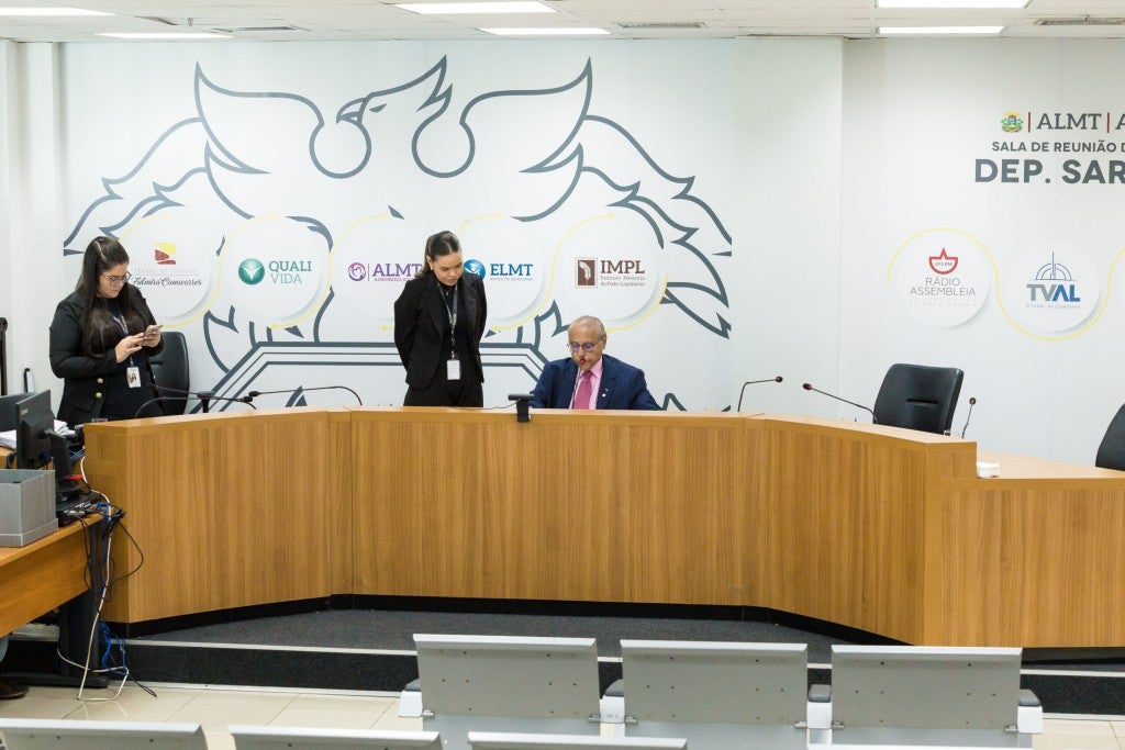 Projetos voltados às mulheres vítimas de agressão têm parecer favorável na CCJR