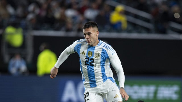 Argentino campeão do mundo se vê no nível de Mbappé e Haaland: ‘Números e troféus dizem isso’