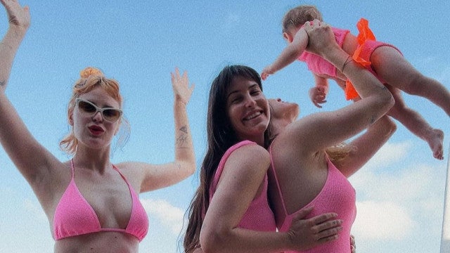 Filhas de Demi Moore e Bruce Willis combinam biquínis nas férias; veja