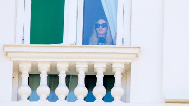 Madonna pede para aprovar figurino de Anitta antes do show em Copacabana