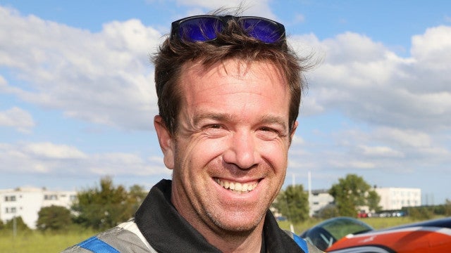 Acidente aéreo: campeão de voo acrobático morre após colisão com abutre