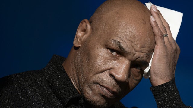 Mike Tyson passa mal em voo e luta com Jake Paul pode ser adiada