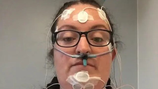 Mulher acumula dívidas após gastar milhares em compras enquanto dorme