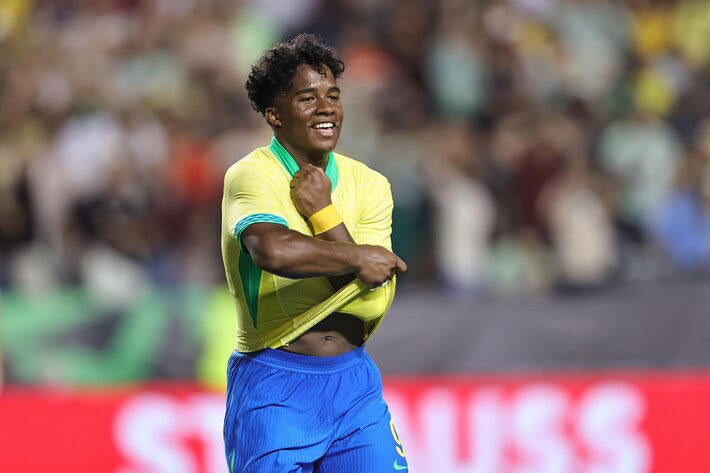 Endrick divide glória da vitória com grupo após fazer gol salvador: ‘Não venci sozinho’