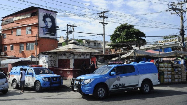 PM faz operação na Maré e criminosos fecham três vias expressas do Rio