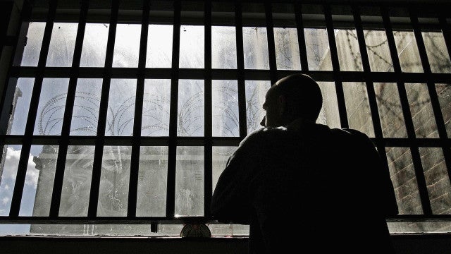Filho é condenado por matar mãe após discussão sobre barulho de videogame