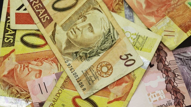 Taxas futuras de juros absorvem IPCA e operam em queda em dia de ajustes