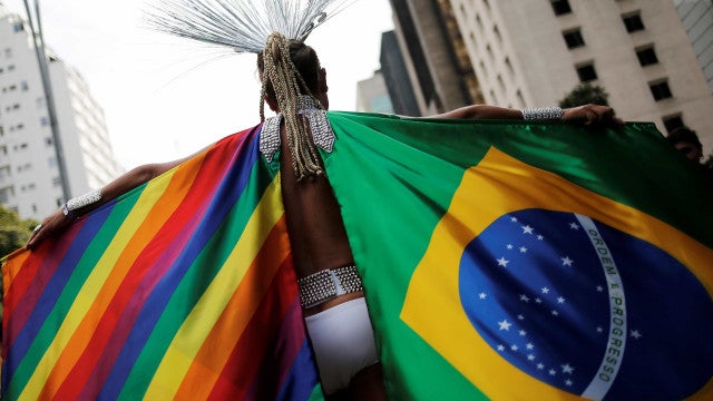Parada LGBT+ ocorre neste domingo (2) com promessa de multidão em verde e amarelo