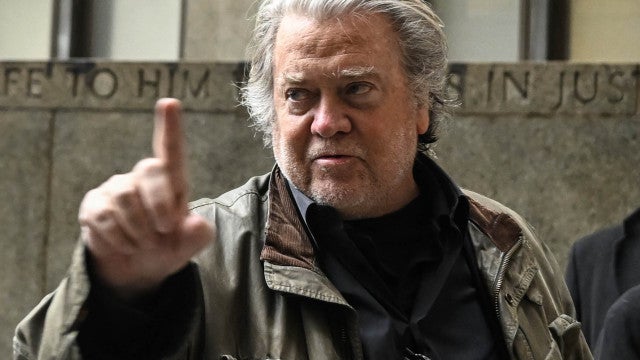 Juiz ordena que Steve Bannon, aliado de Trump, se apresente na prisão