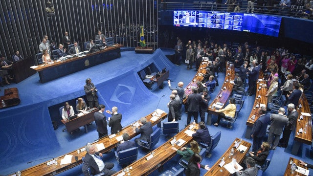 Senado aprova bolsa de R$ 700 para estudantes de baixa renda de universidades públicas e ensino técnico