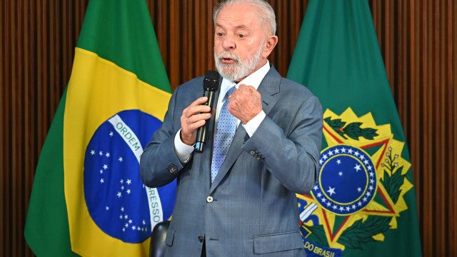 Lula comemora resultado do PIB e fala em governo no ‘rumo certo’
