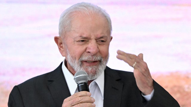 ‘Vitória para a democracia’, diz Lula sobre libertação de Assange