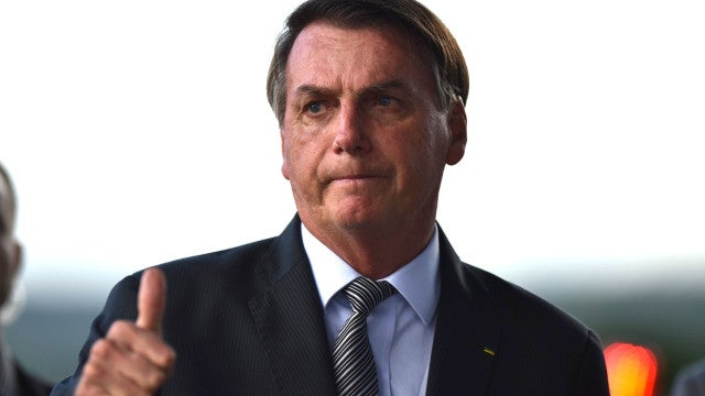 A estranha doença de Bolsonaro e mais problemas de pele dos famosos