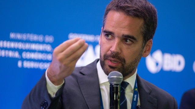 Leite encontra Lula e pede ajuda para evitar demissões no Rio Grande do Sul