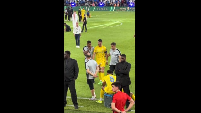 Cristiano Ronaldo chora copiosamente após perder taça nos penáltis