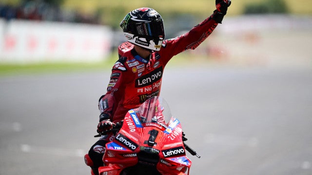 Martin cai sozinho e Pecco Bagnaia ganha a corrida sprint da etapa da Itália da MotoGP