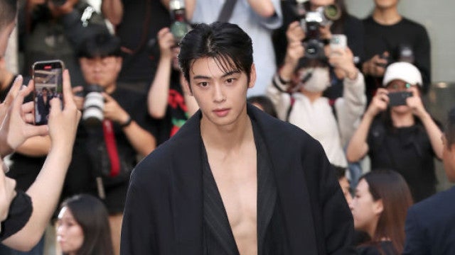 Cantor Cha Eun-Woo, do grupo Astro, chega ao Brasil para show solo