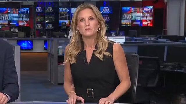 Apresentadora engole "mosca" ao vivo e vira meme nas redes sociais, veja