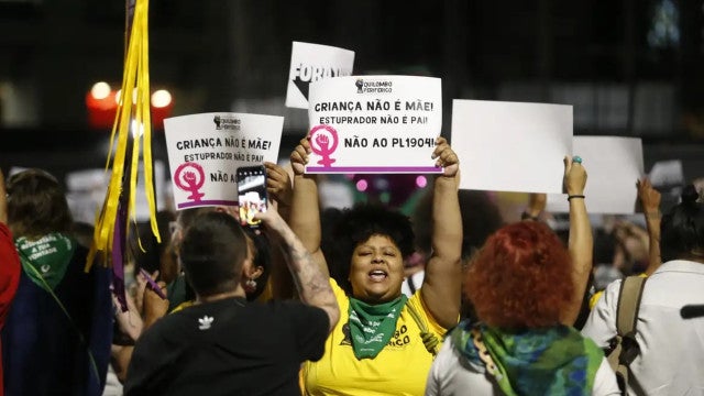 Manifestantes protestam contra projeto do aborto pelo segundo fim de semana seguido