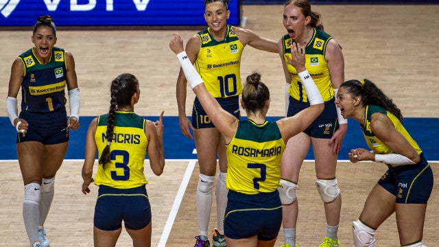 Seleção feminina de vôlei arrasa Turquia e conquista feito inédito na Liga das Nações