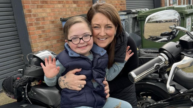 Criança com Síndrome de Down é expulsa de show por não se sentar