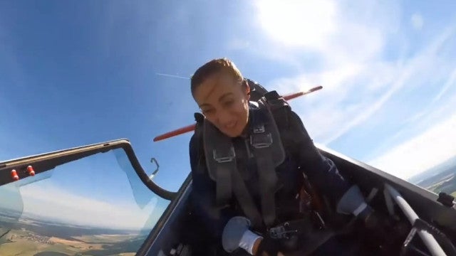 "Angustiante": Teto de avião abre subitamente em pleno voo