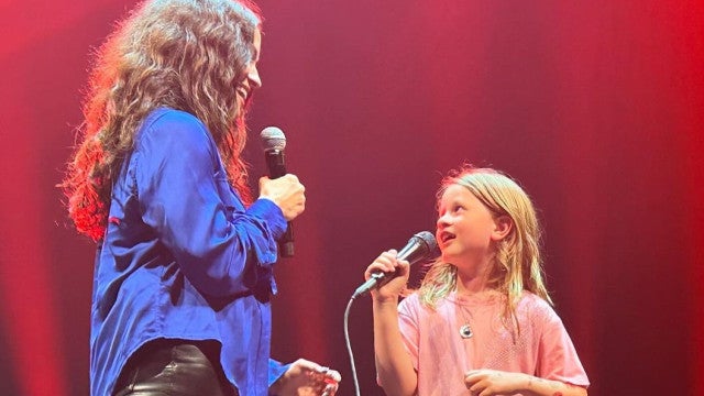 Alanis Morissette se emociona ao cantar com a filha em show; veja