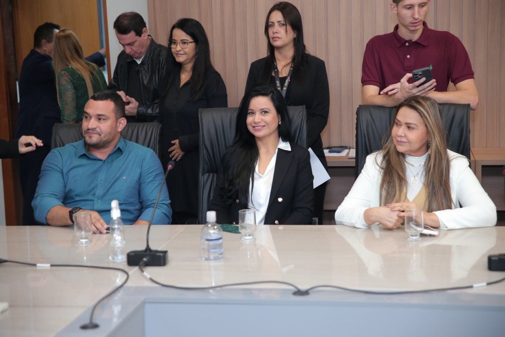 Assembleia homenageia servidores que atuaram no posto de atendimento do TRE