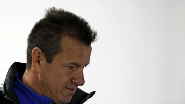 Dunga, capitão do tetra, sofre acidente e capota carro no Paraná