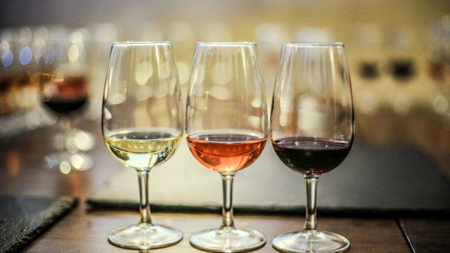 Grupo que confundiu preço de vinho em jantar volta a ‘local do crime’