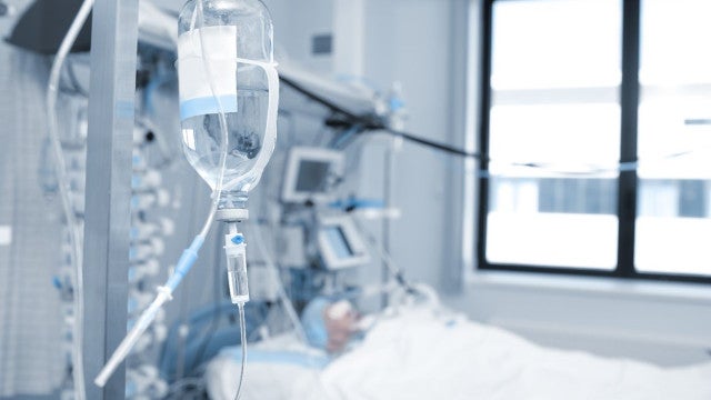 Mulher acorda de coma horas antes de suporte de vida ser desligado