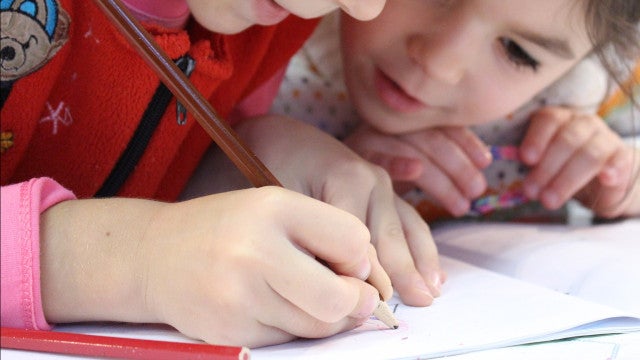 Promotoria processa cinco famílias que adotam ensino domiciliar no interior de MG